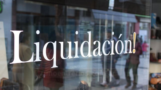 Las ventas en comercios se desplomaron un 10 % 