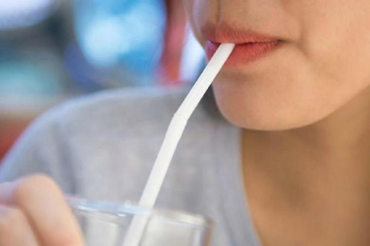 Adiós a los sorbetes de plástico