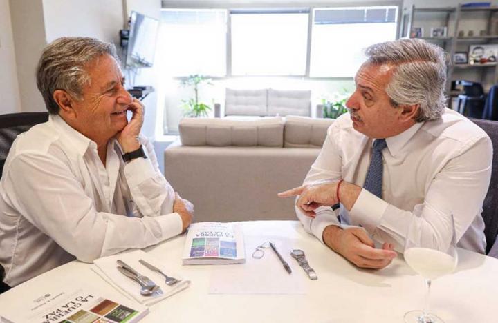 Alberto se reunió con “el bombero” Duhalde 