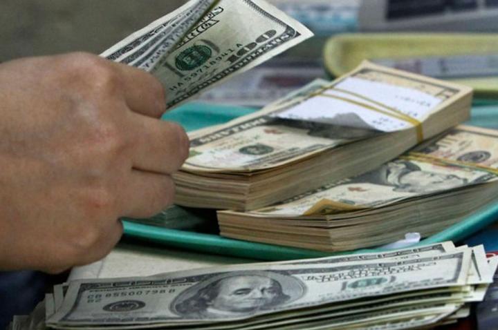 La Afip reglamentó el impuesto al dólar