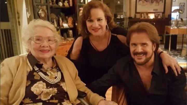 Murió la mamá de los hermanos Pimpinela