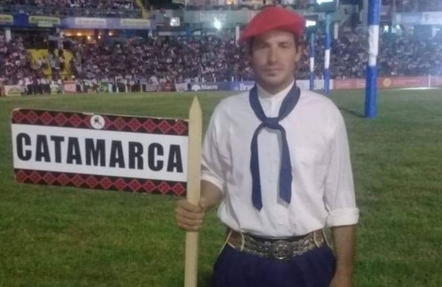 Jesús María: murió un jinete aplastado por el caballo