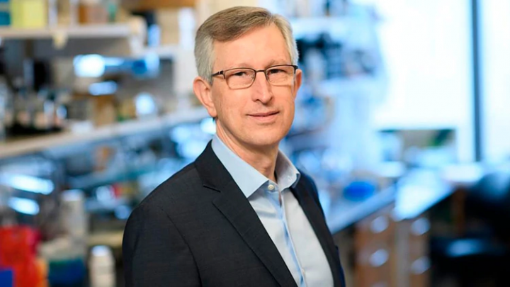 Joan Massagué es un científico español y director del Instituto Sloan Kettering. 