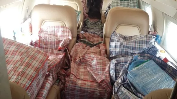 Incautan 1 tonelada de cocaína en un jet privado de Argentina