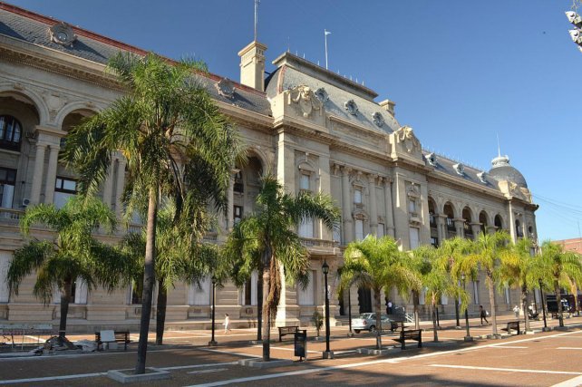 Santa Fe congeló tarifas de luz, agua y peajes