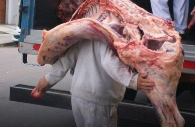 Los carniceros ya no podrán descargar las media reses 