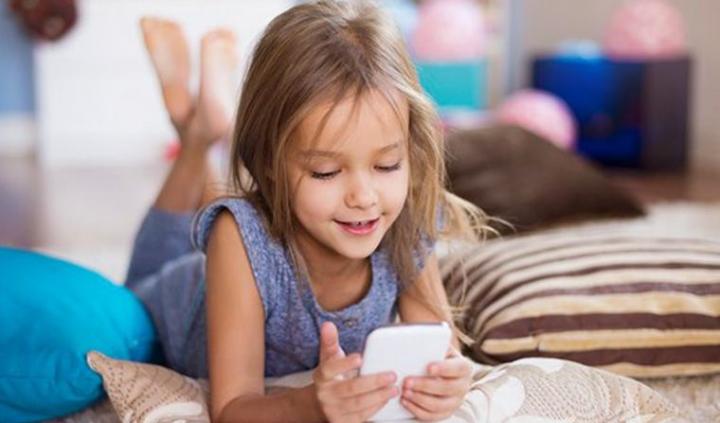 Los niños argentinos tiene celular antes de los 9 años