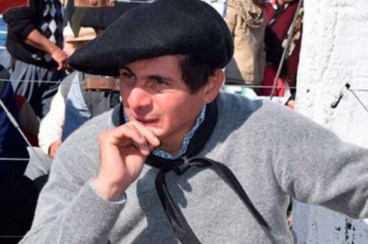 Despertó el jinete aplastado por su caballo