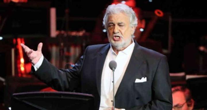 Plácido Domingo acepta las denuncias de acoso sexual