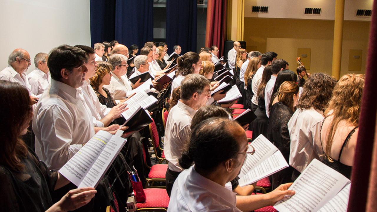 Convocan a directores de coros