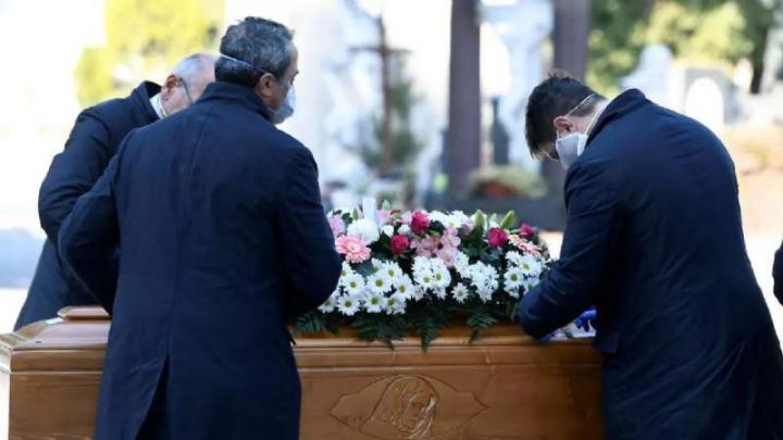 Récord de muertos en Italia: 627 en un día