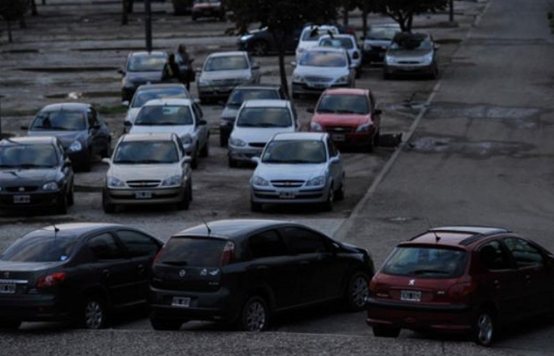Cocheras caras, más autos en las calles