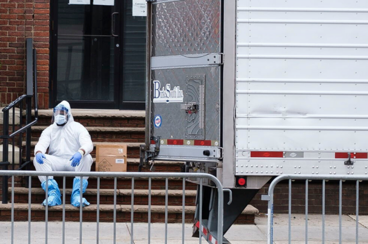 EE.UU.: “Están sacando muertos en camiones frigoríficos” 