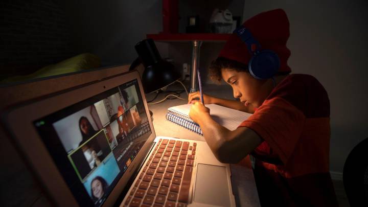 España: todos los alumnos pasan de curso