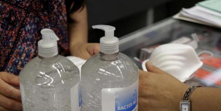 Precios máximos para los barbijos y el alcohol en gel