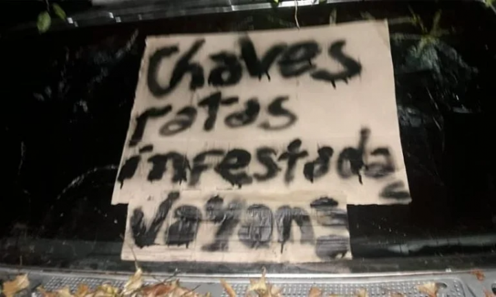 Vecinos le incendiaron el auto a una médica 