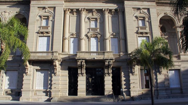 Santa Fe no descarta estirar el cronograma de pago a estatales