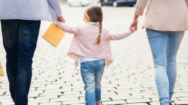 Hijos de padres separados podrán cambiar de casa