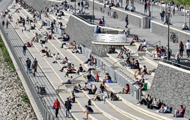 Alemania abre todo: comercio, clases y fútbol
