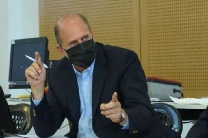 Perotti redujo su sueldo un 50 % y sus ministros un 40 %