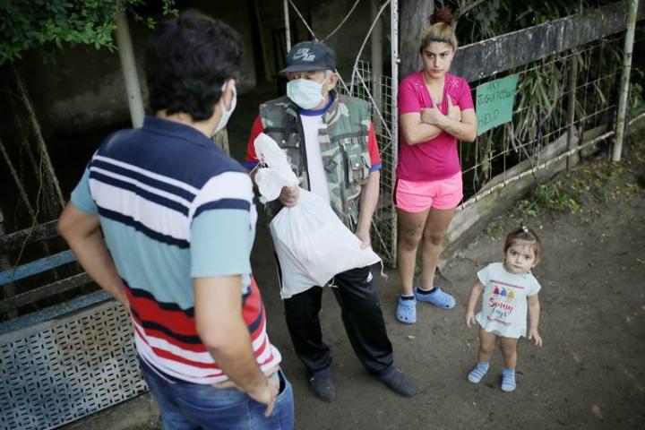 Santa Fe llega a los vecinos con alimentos y kits de higiene