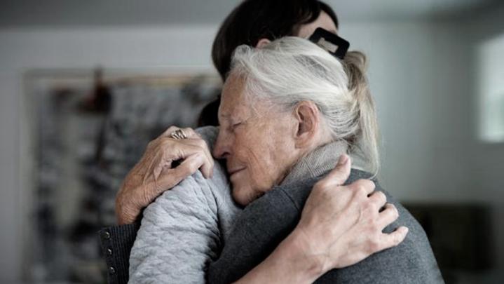 OMS: nada de abrazos ni besos