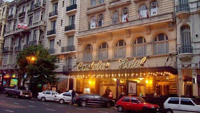 Cierra el Hotel Castelar: 60 familias en la calle