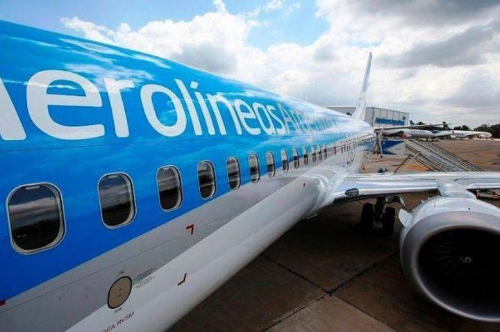 Aerolíneas Argentinas suspende a 8 mil empleados
