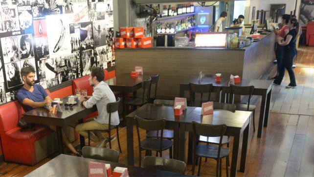 Bares y restaurantes: los clientes tendrán que identificarse