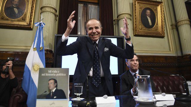 Carlos Menem, sin COVID-19 pero con neumonía