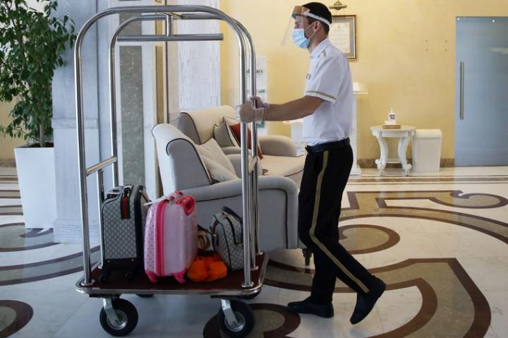 Piden a hoteles rechazar a parejas no casadas