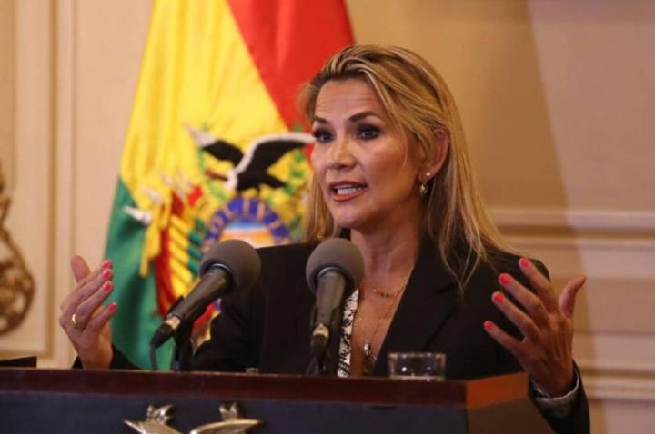  Jeanine Añez tiene coronavirus