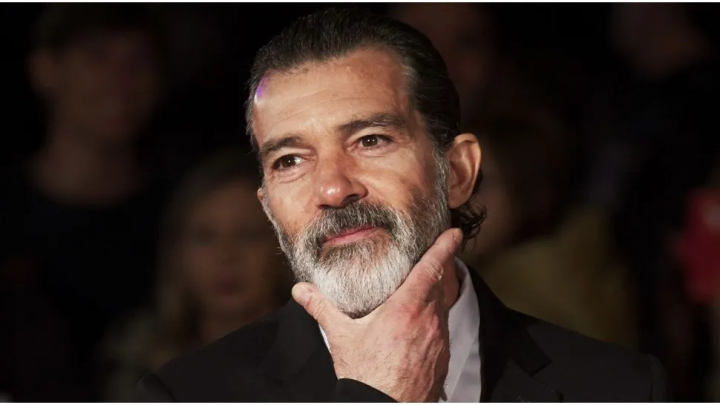 Antonio Banderas tiene coronavirus