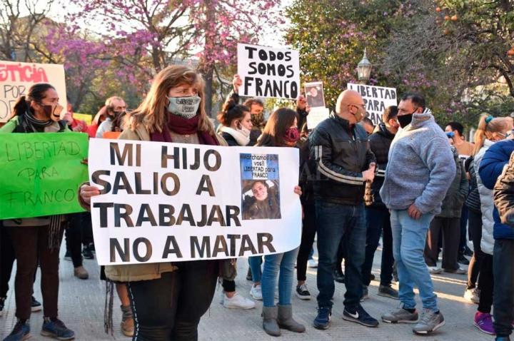 Liberan al policía remisero que mató a dos ladrones