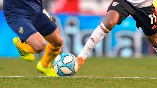 El gobierno exceptuó a los futbolistas del aislamiento