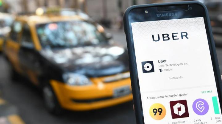 Llegó Uber y provocó la ira de los taxistas