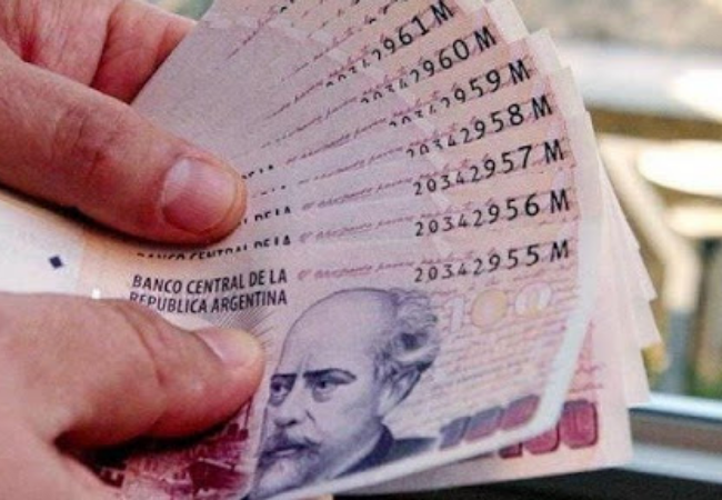 El Gobierno evalúa un bono de fin de año