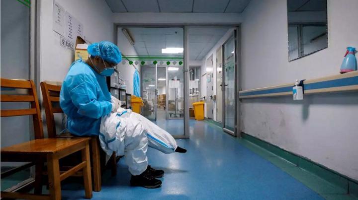 Médico atendió con covid: hay 100 personas aisladas