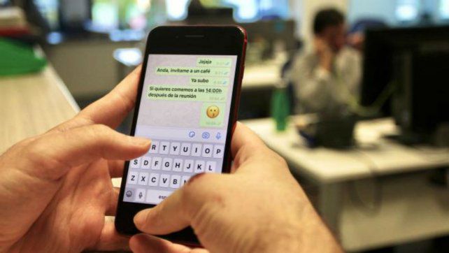 Revisó el celular de su marido: 3 años de prisión
