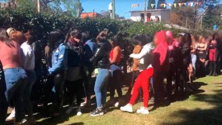 Desactivan fiesta clandestina con más de 1800 personas