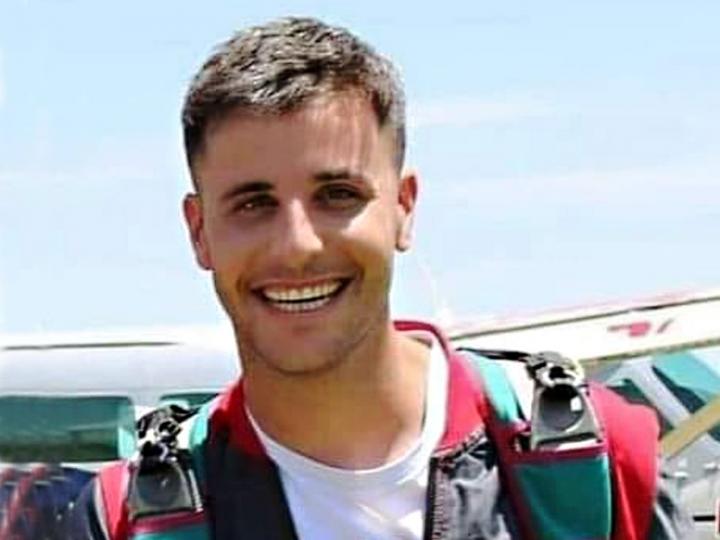 Conmoción por la muerte de un paracaidista