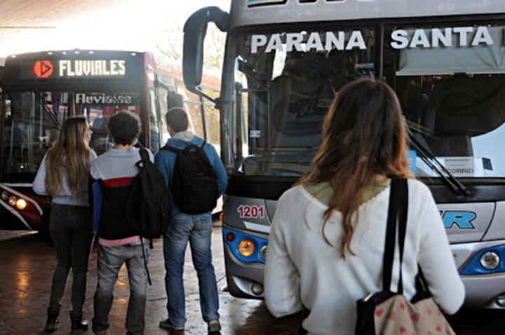 Colectivos vuelven a unir Santa Fe con Paraná
