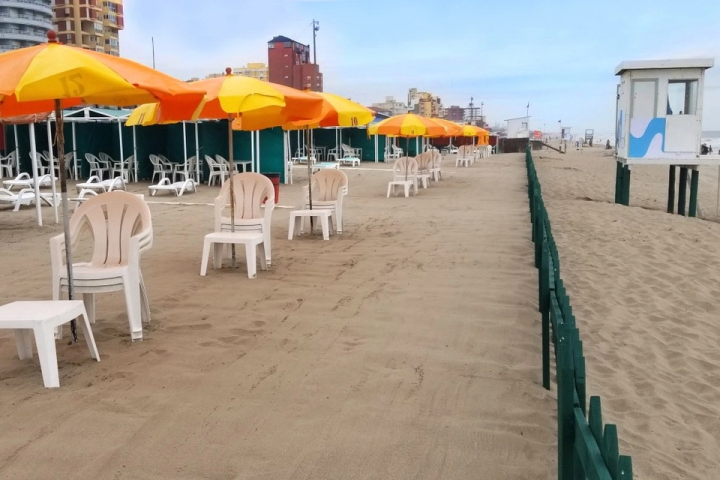 Jatón cierra los paradores de las playas de Santa Fe