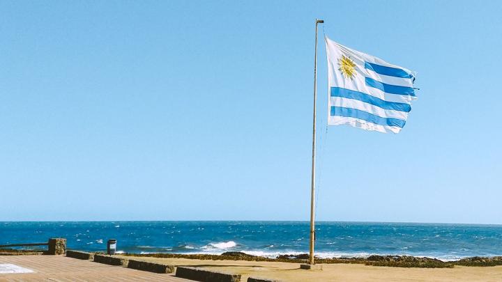 Uruguay cierra sus fronteras