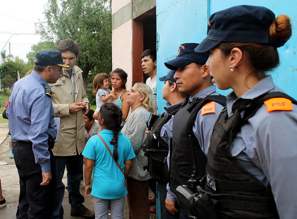 Las fuerzas de seguridad colaboran en la emergencia hídrica