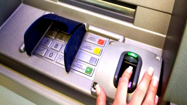 Los cajeros automáticos deberán aceptar huellas digitales