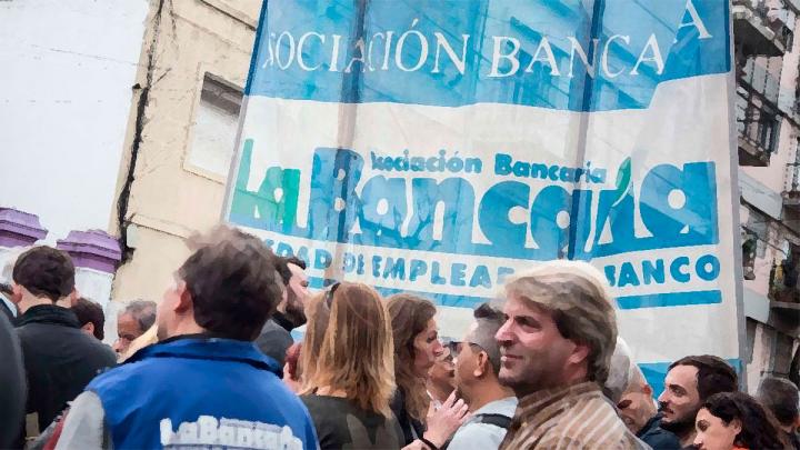 Bancarios, con inicial de 92.000 pesos