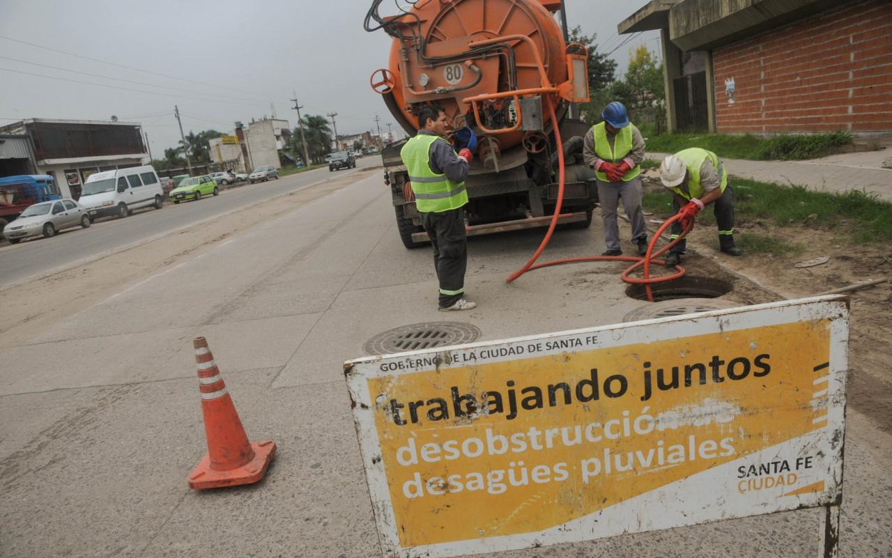 Cuadrillas municipales, a full en las zonas más críticas de Santa Fe