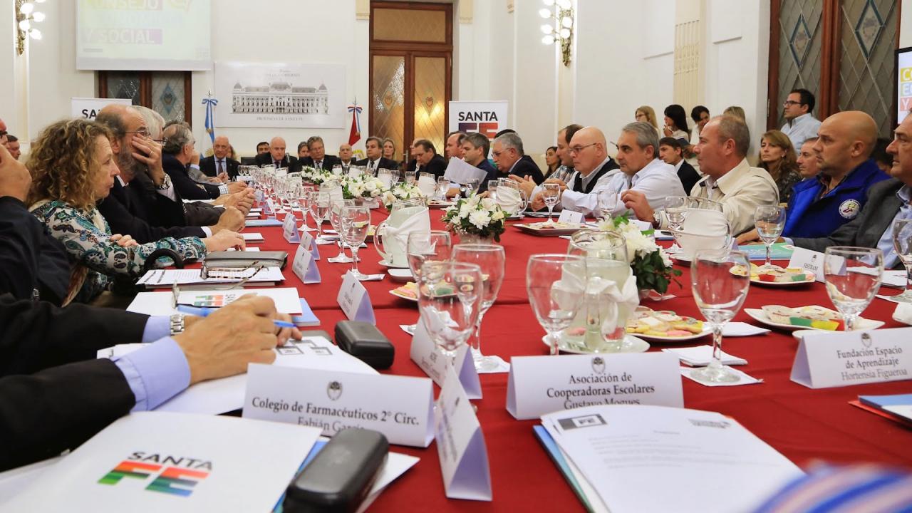 Lisfchitz puso en marcha el Consejo Económico y Social 