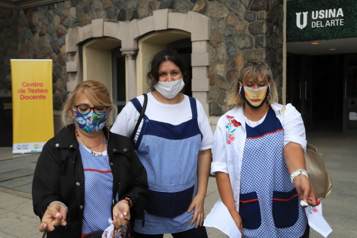 Comienzan a vacunar a todos los docentes del país